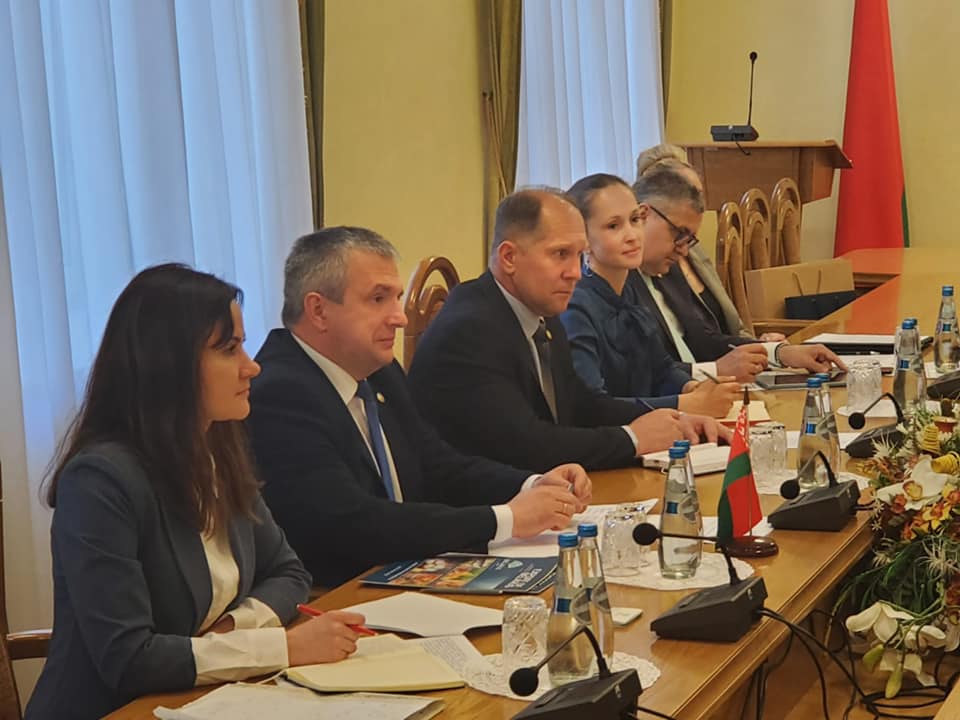 PakinBelarus's tweet photo. Meeting with Minister of Agriculture
On 4 June, Mr. Ghufran Memon, Secretary, National Food Security met with the H.E. Mr. Krupko Ivan, Minister of Agriculture of Belarus. 1/5
#pakistaninbelarus https://t.co/vDF414yGzn