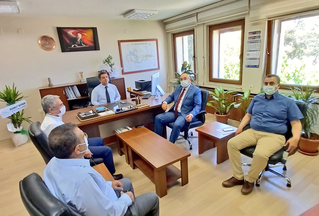 dsi_15_blgmd's tweet photo. Bölge Müdürümüz Sn Mahmut Berber ve beraberindeki heyet ile birlikte Bölge Müdürlüğü Jeoteknik  Hizmetler ve YAS Şube Müdürlüğüne  atanan Abdülkadir İnce'ye makamında hayırlı olsun ziyaretinde bulundu. https://t.co/bWdAFwAfgG