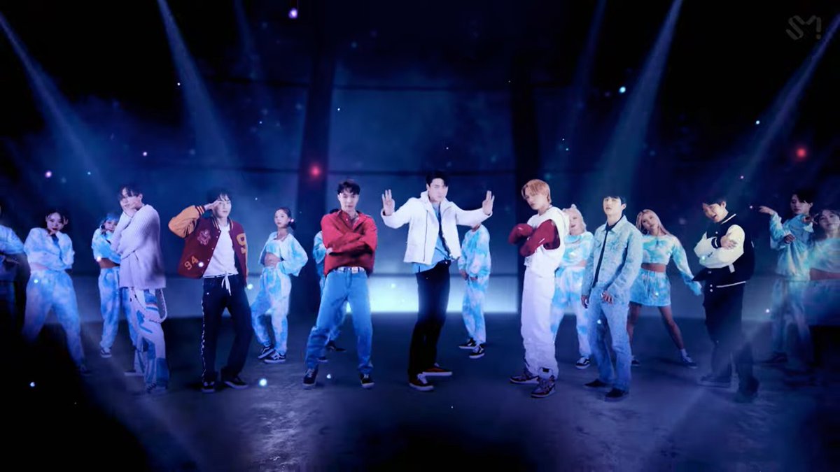 Rebeca_Kyungsoo's tweet photo. EXO Siempre  se va a superar y esta es la prueba. 

Con un integrante en China, 4 en el servicio militar y lograron que nuestras neuronas estallen 

EXO IS BACK
EXO SPECIAL ALBUM OUT NOW
#ToEXOPlanetAndBeyond
#DONT_FIGHT_THE_FEELING
@weareoneEXO https://t.co/KEAk7XH9c5