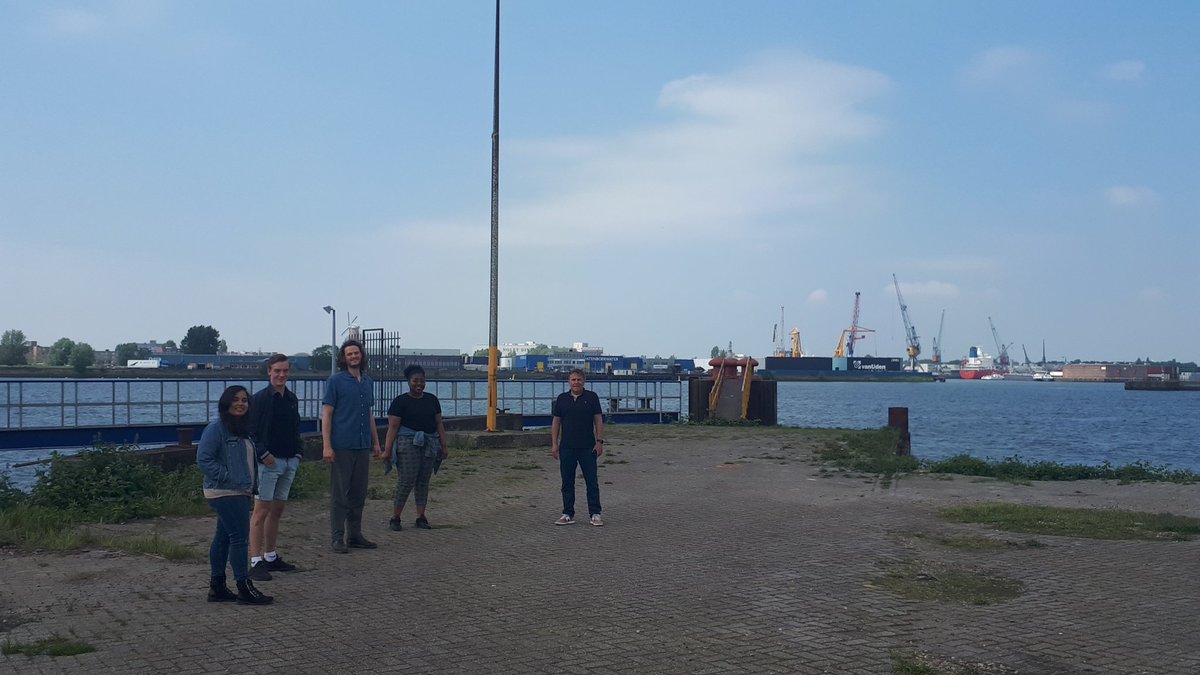 Hier start de bouw van Hafenloft 18, drijvend duurzaam concepthouse <a href="/RDMRotterdam/">RDM Rotterdam</a>. Vervolg van duurzame toepassingen van de duurzame Havenlofts 1t/m17 die al in de Nassauhaven liggen. Het team heeft er zin in! @Stadmakers010 <a href="/InnoQuarter/">InnovationQuarter</a> <a href="/duurzaam010/">Rotterdam Duurzaam</a> <a href="/WACommunity/">World Architecture</a>