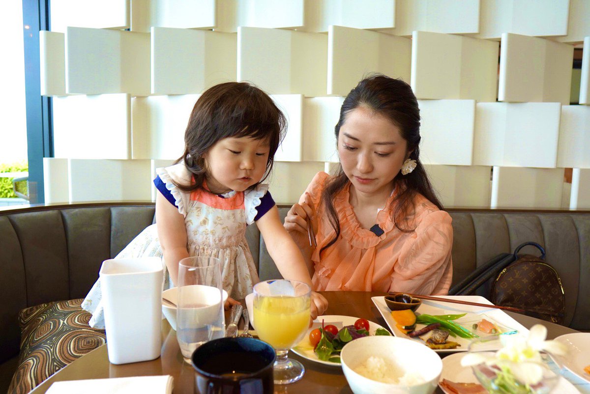 旅する家族の1000泊メモリー On Twitter 日本のハワイ ハレクラニ クラブラウンジ の朝食のレベルはピカイチ 別途予約しなくても充分満足できます プレミアムクラブオーシャンフロントのお部屋を予約して利用できました ハレクラニ 沖縄 クラブラウンジ 最高
