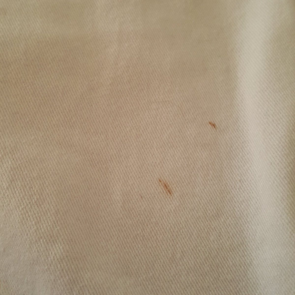 xjuewx's tweet photo. @vinted why do i have to pay to return crap like this ????? https://t.co/26LaPNRnb3