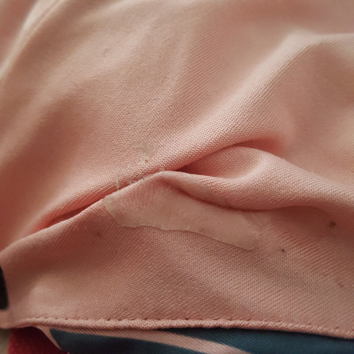 xjuewx's tweet photo. @vinted why do i have to pay to return crap like this ????? https://t.co/26LaPNRnb3