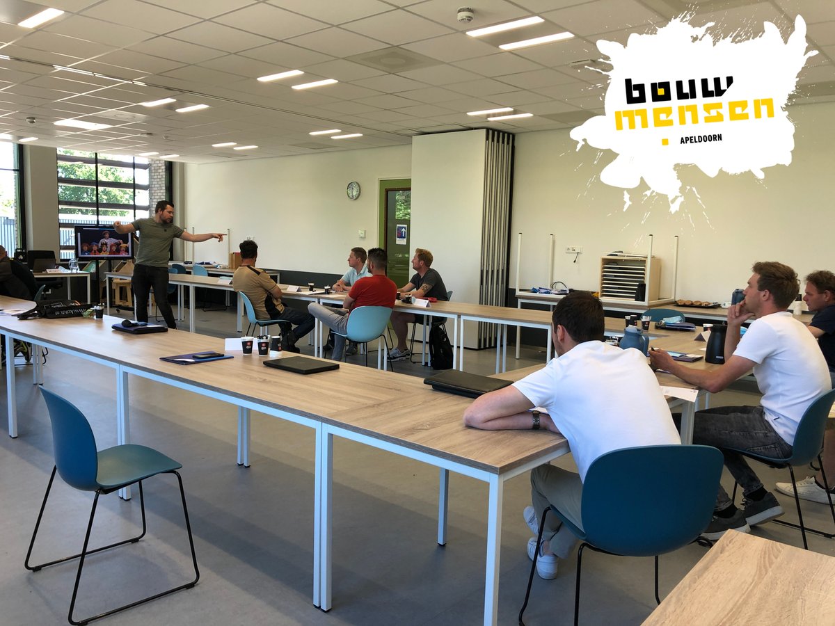 BouwmensenApd's tweet photo. Deze week op locatie: 3-daagse Leermeester cursus vanuit Volandis. Hier worden ervaringen gedeeld en kennis doorgegeven op het gebied van lesgeven en kennis overbrengen bij leerlingen. #Bouwmensen #jegaathetmaken #leermeesters #ookdatisdebouw #aventus #BouwR #VMBO #MBO #Volandis https://t.co/5igtvLjo8p