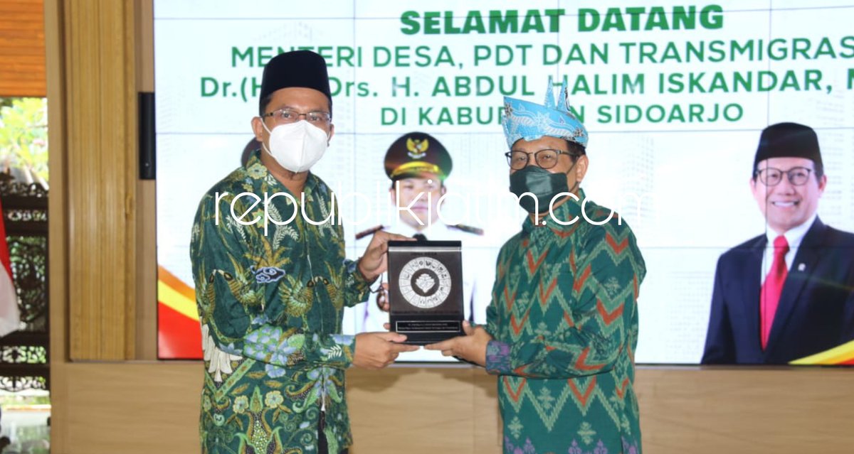 raisha_al's tweet photo. Apreasiasi Mendes PDTT utk Kades & Camat Penghargaan Utama SDGs penyelesaian Pendataan tepat waktu
#SDGsDesa
#DariDesa
#GusMenteri
#TPPKALSEL
#P3MDHULUSUNGAISELATAN
@jokowi @halimiskandarnu
@imansyukri @malik_haramain
@rosyidah @yusradaridesa @fachrilabalado @tpp_provKalsel https://t.co/zZZlgngzyv