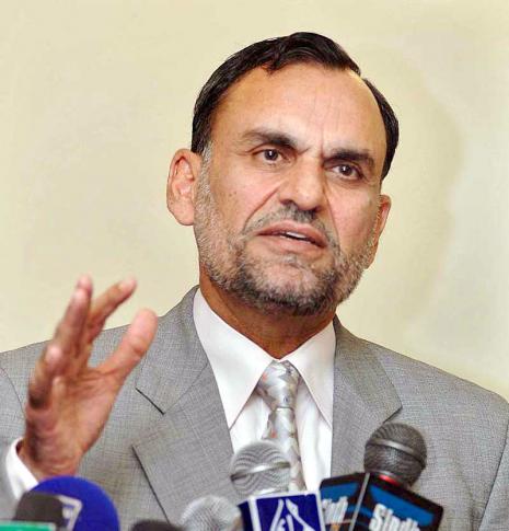 Suchnewsdigital's tweet photo. ریلیف آپریشن ختم ہونے تک جائے حادثہ پر موجود ہوں گا. بوگیوں میں مسافر دبے ہونے کا خدشہ، احتیاط سے کاٹ رہے ہیں. 30 اموات کی تصدیق ہوگئی، 80 سے زائد زخمی ہیں، اعظم سواتی
#TrainAccident #azamswati
#gotki #TRAIN https://t.co/GhCGYv8owv