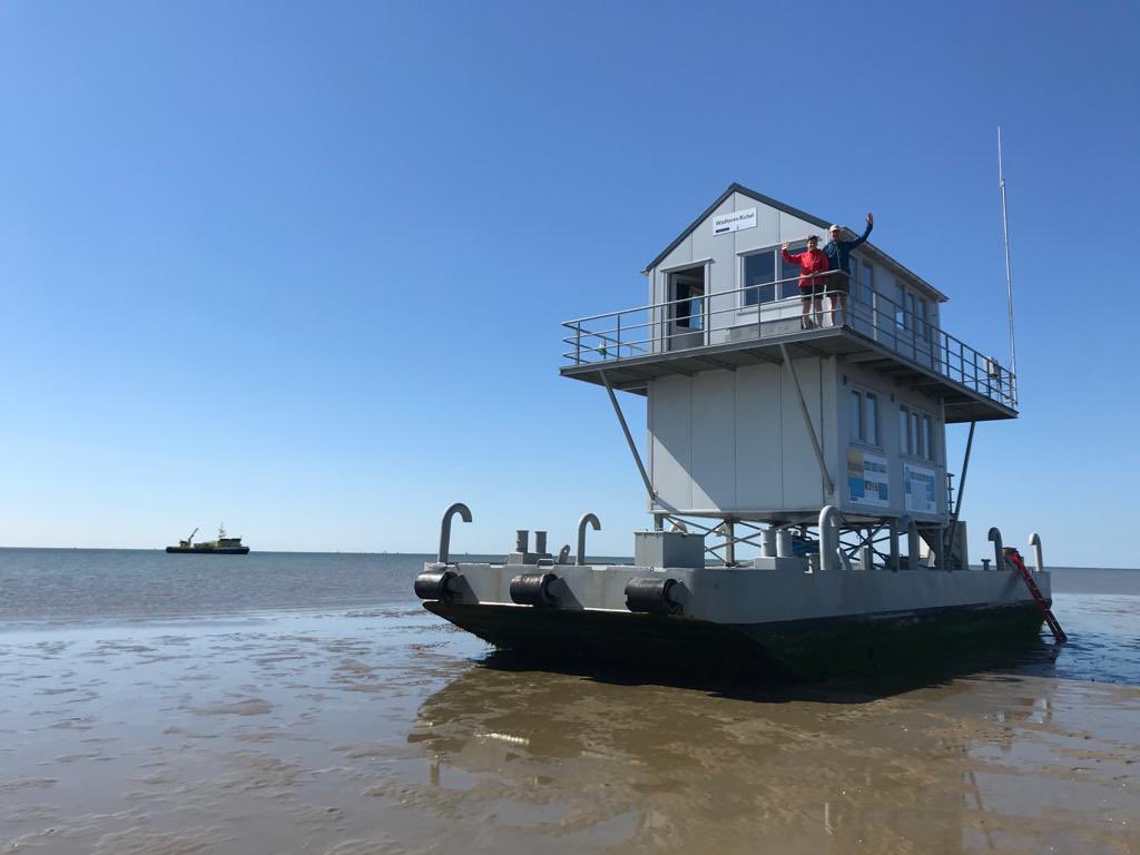 RWS_NN's tweet photo. Vanochtend met dank aan de #Waddenunit de eerste Wadwachters op #Richel gezet. Belang van rust werd gelijk duidelijk. Meerdere nestjes gezien, zoals deze jonge scholekster. Regels van de #Erecode #Waddenzee nu extra van belang https://t.co/0BzDPfK04t