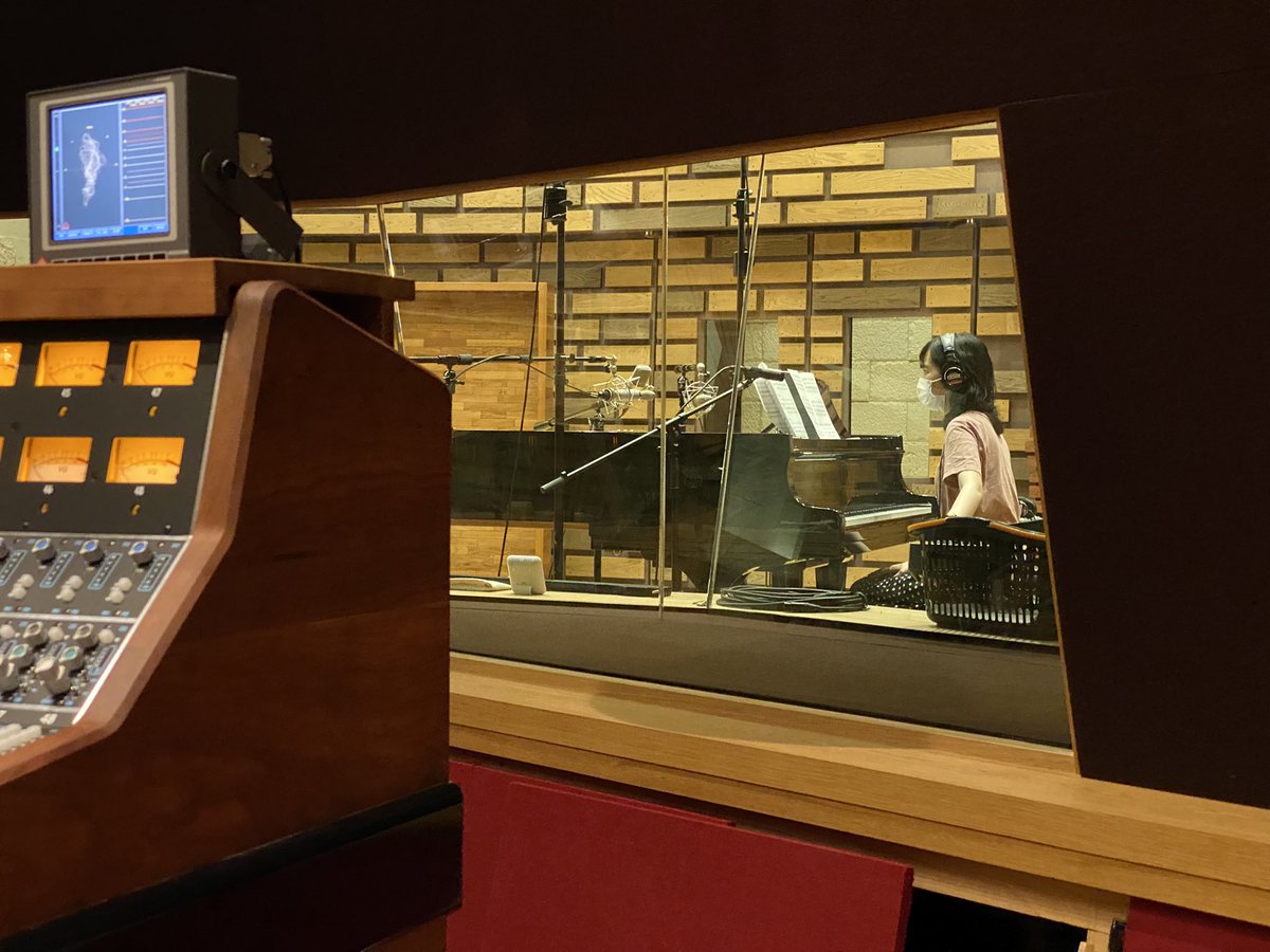 今日はKITRIさんの録音調律、素晴らしくいいものが録れました。今後彼女達の代表曲となる予感しかありません。コロナ禍を前向きに捉えて直向きな努力、でも髪をバッサリのイメチェンも。スタジオスタッフからも演奏を絶賛されました。