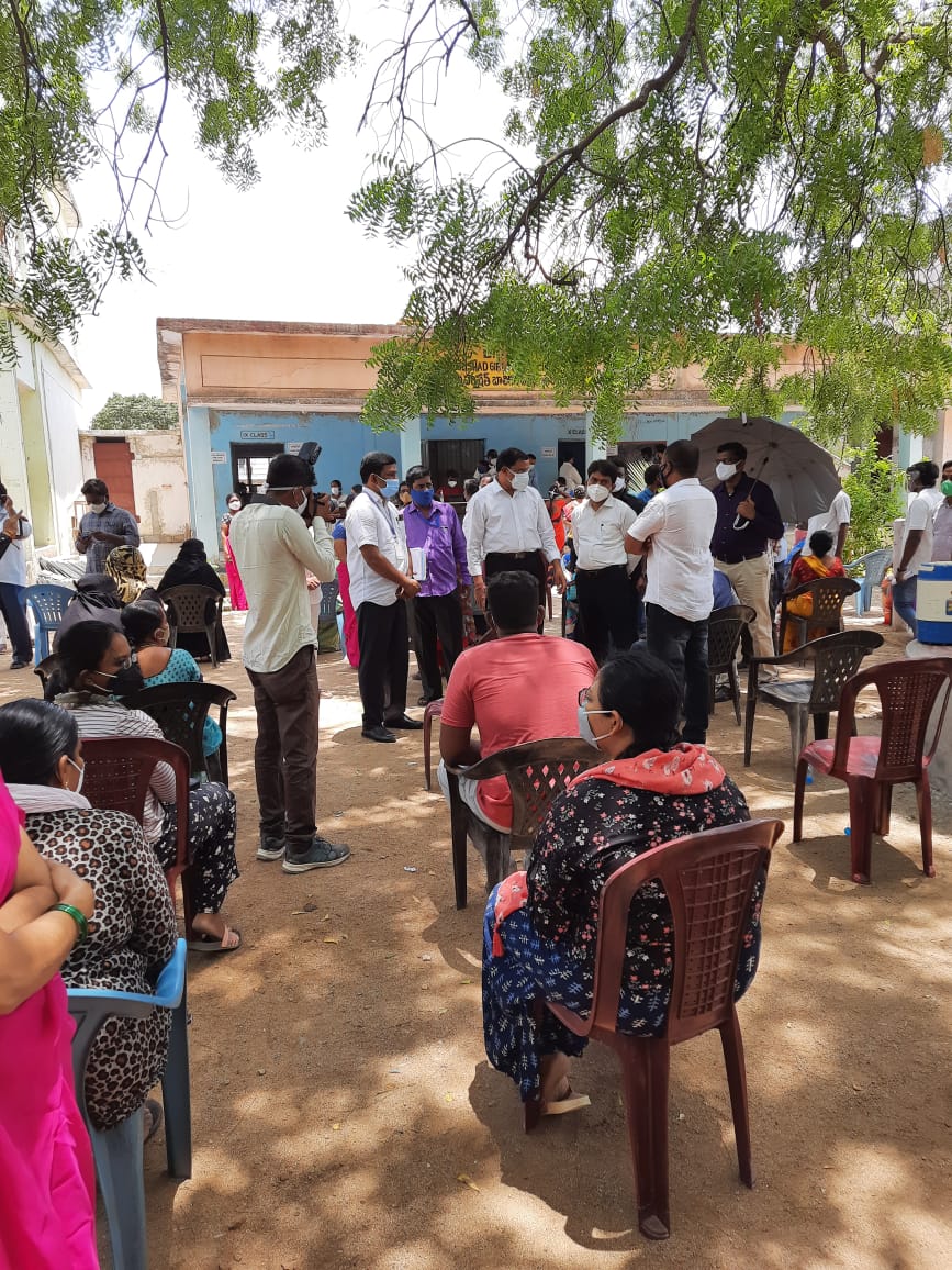 MC_Korutla's tweet photo. Vaccination Drive for Super Spreaders 
Inspected CDMA Sri Sathyanarayana Sir Garu  and District Collector sir Garu  and Municipal Commissioner sir Garu and RDO sir Garu  &amp; etc...@cdmatelangana ,@Collector_JGTL https://t.co/mDFAMS71Kd