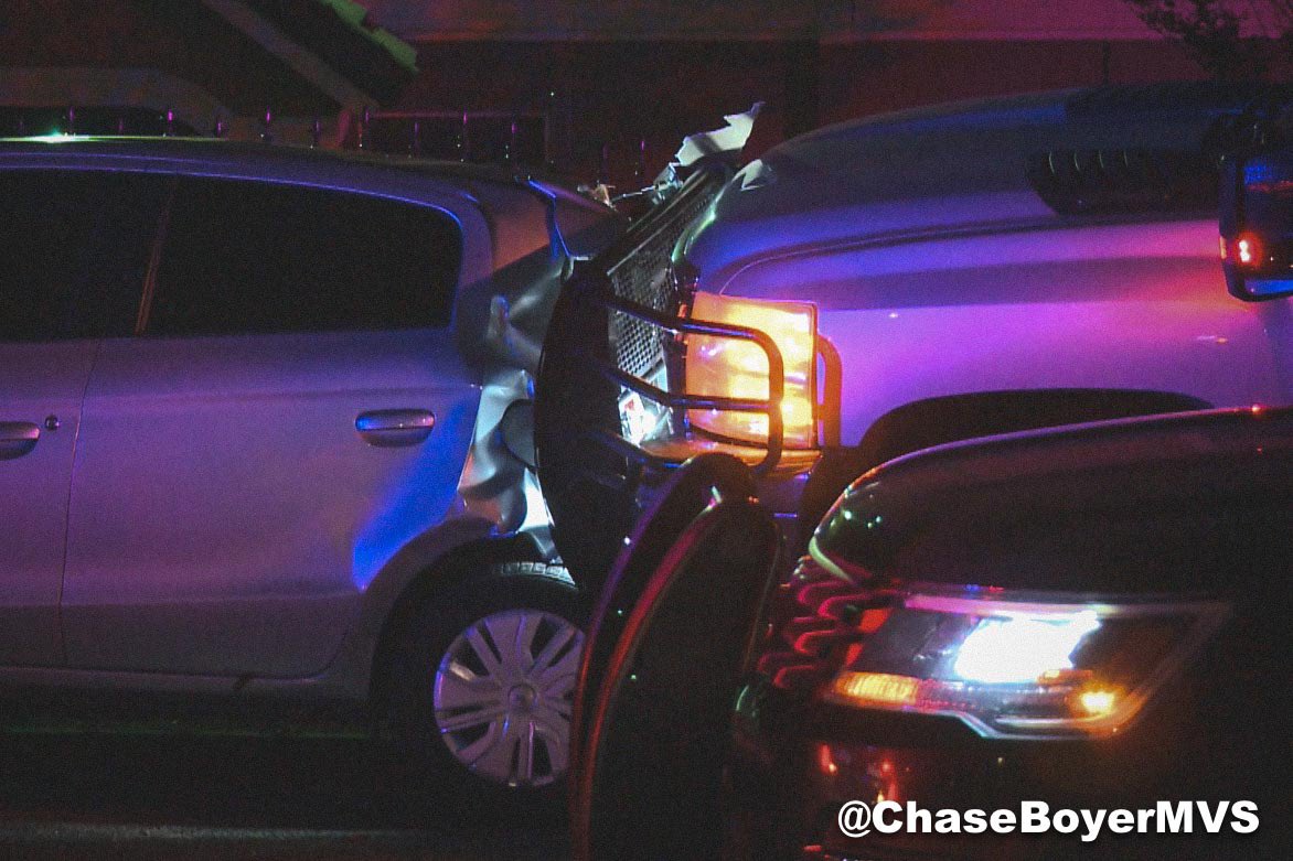 #OVERNIGHT APD is searching for a driver who crashed into five vehicles that were parked along a South Austin neighborhood street. The driver fled from the scene after the crash. None of the other vehicles were occupied and no one was injured. #ATXNews <a href="/MVSAustin/">Metro Video Austin</a>