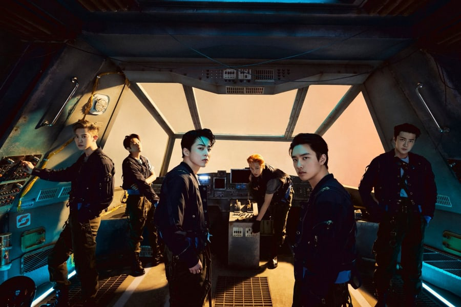 WORLDMUSICAWARD's tweet photo. #EXO Is Back With A Huge Bang Already Topping iTunes Charts Around The World As Their New Album #DONT_FIGHT_THE_FEELING Explodes On All Digital Platforms With Its Powerful Energetic Space-Inspired Comeback Title Track MV💥💿🎥💣🥇🎵🌎🔥👑👑👑👑👑👑👑👑👑💚
https://t.co/voIKiI1GUN https://t.co/ZKL6pNezr2