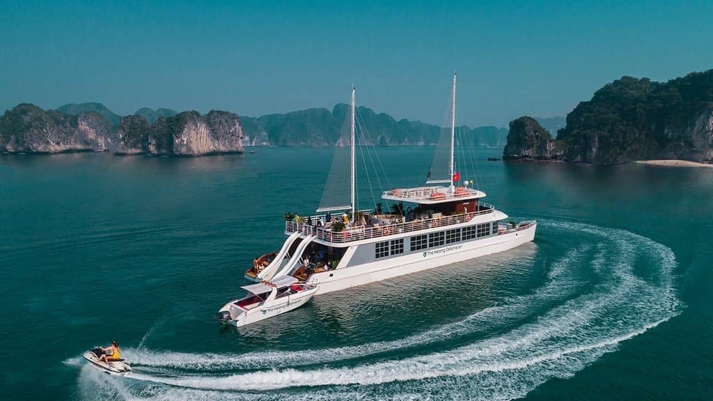 vivuhalong's tweet photo. Khám phá Vịnh Lan Hạ trong ngày cùng Du thuyền 5 sao Catamaran, hành trình duy nhất 8 tiếng #vivuhalong #catamaranhalong #tourhalong #lanha #tourlanha #vinhlanha #tourduthuyen #duthuyen5sao #halongbay #halongcruise https://t.co/aotquIpza8