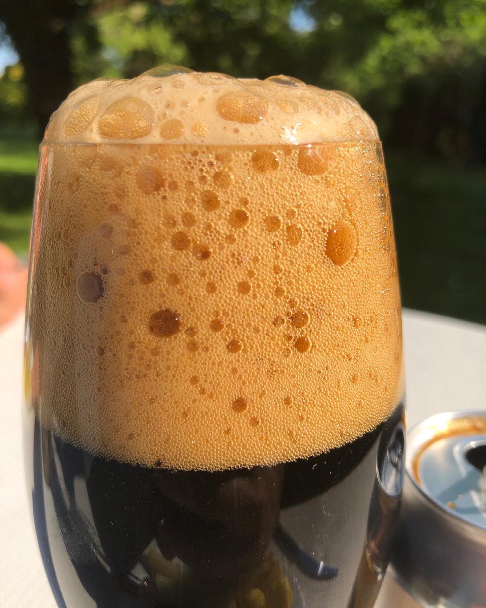gummibierchen's tweet photo. #Spargelzeit mit #SurrealCereal #GranolaBreakfastStout @kuehnkunzrosen #Mainz 🍺#Spargelbier #aspargusbeer #kühnKunzRosen #mainzerbier #Meenzer #KuehnKunzRosen #Stoutlover #germanbeer #deutschesBier #DarkSideOfTheKnusper #asparagusbeer #Mittagsbier #ProstMahlzeit #lunchbeer #beer https://t.co/fMB2tB7pAU