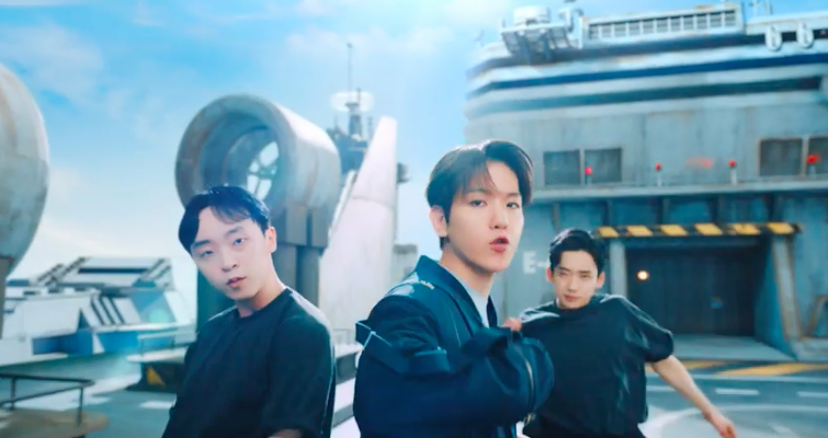 WORLDMUSICAWARD's tweet photo. #EXO Is Back With A Huge Bang Already Topping iTunes Charts Around The World As Their New Album #DONT_FIGHT_THE_FEELING Explodes On All Digital Platforms With Its Powerful Energetic Space-Inspired Comeback Title Track MV💥💿🎥💣🥇🎵🌎🔥👑👑👑👑👑👑👑👑👑💚
https://t.co/voIKiI1GUN https://t.co/ZKL6pNezr2