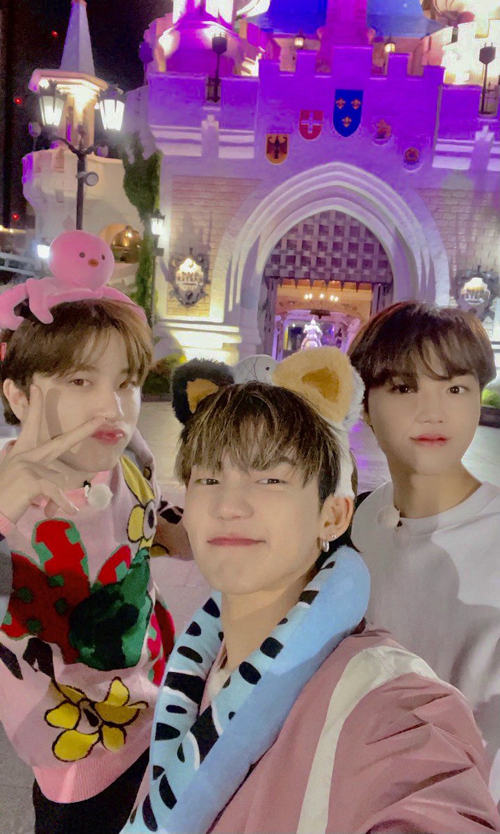 #treasure #theboyz
<a href="/treasuremembers/">TREASURE</a> <a href="/WE_THE_BOYZ/">THE BOYZ (더보이즈)</a>