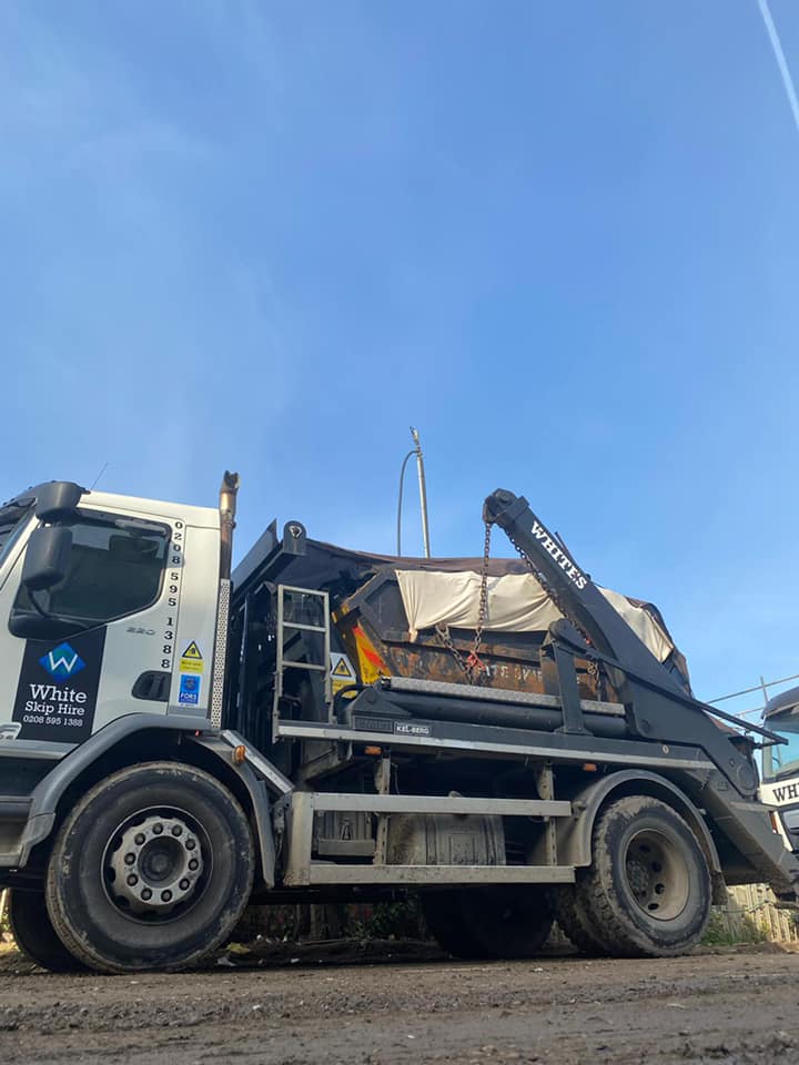 White Skip Hire have a multitude of skips and services available to suit your needs. From commercial #rollonrolloff to domestic #MiniSkips we have a solution for you
 020 8595 1388
whiteskiphire.co.uk 
 #waitandload #buildersskip #checkatrade #domestic #construction #waste