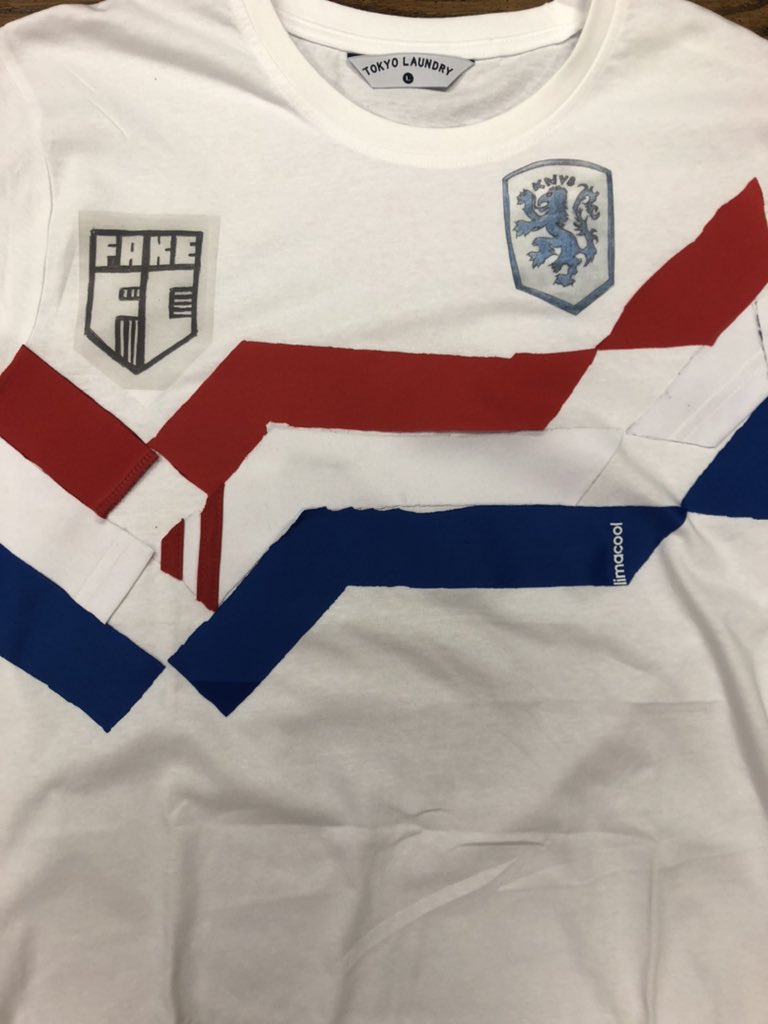 footballkitbox's tweet photo. Time for a #FakeFC classic twist .....

Was this design ever on an Adidas design table in Holland in the late 80s? https://t.co/zpri97NBG1