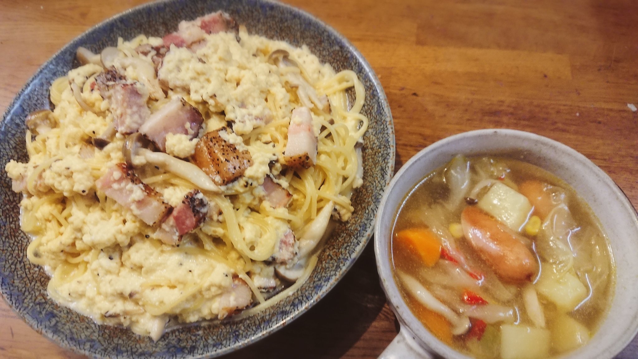 تويتر やっさん على تويتر チーズを馬鹿みたいに入れた結果 分離して見映えの悪いパスタと 無難なコンソメスープ 味はどちらも美味しいです Https T Co Bvpjo0y388