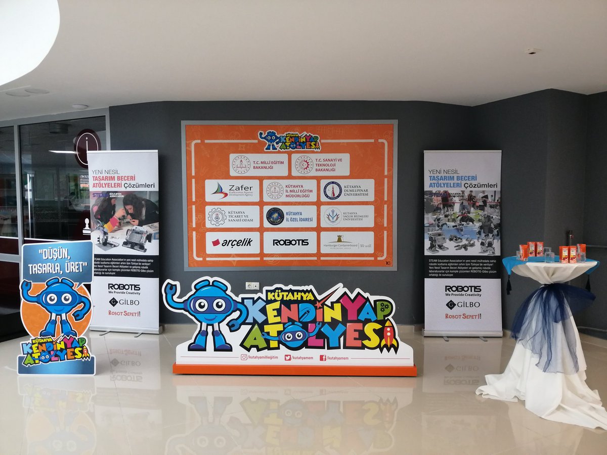 inamli's tweet image. Yeni Nesil Tasarım Beceri Atölyeleri konsepti Türkiye&apos;de ilk kez bir il milli eğitim müdürlüğü binasi içinde merkezi olarak 9 atölye ile açılıyor. Kütahya Kendin Yap Atölyeleri açılışa hazırlanıyor. #robotis #robotsepeti #gilbo  #zaferkatr33 #yenep #kendinyap #arge43