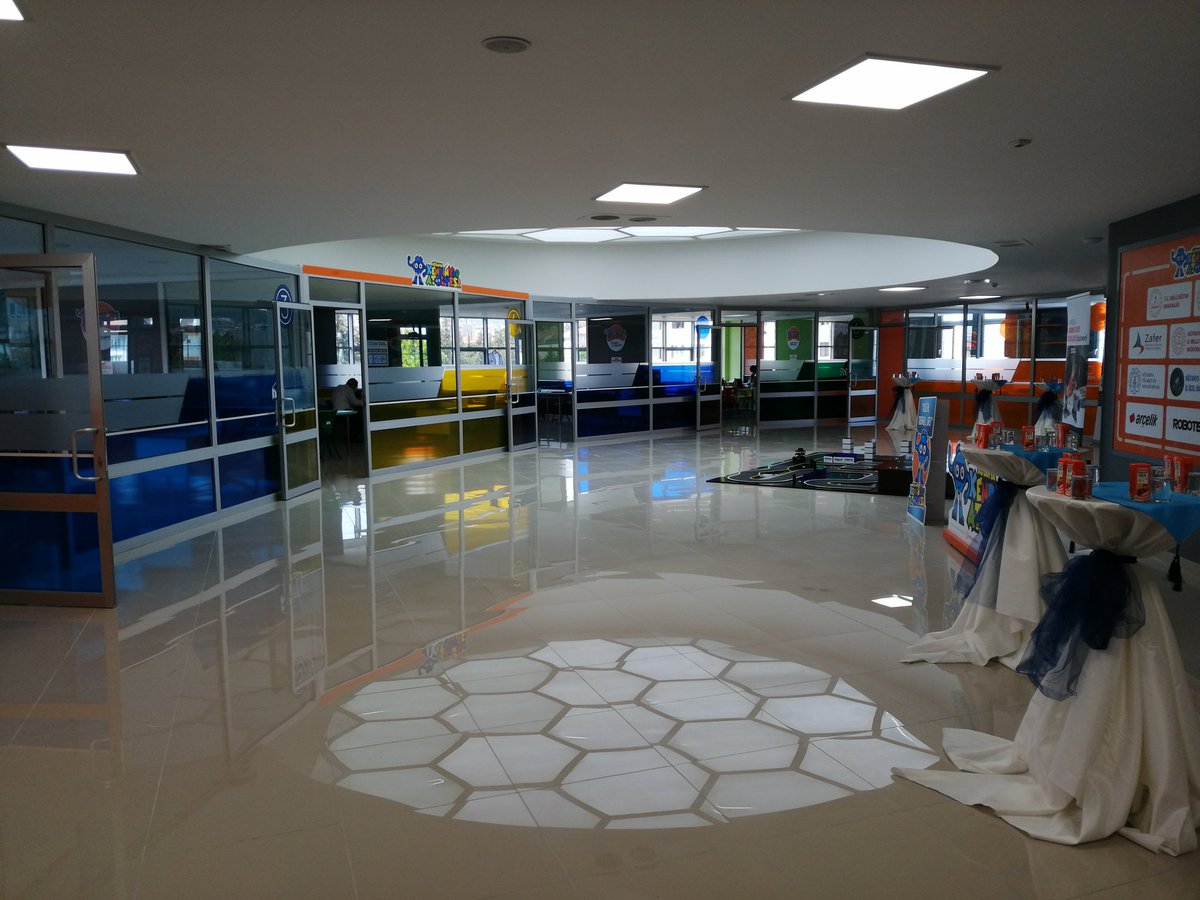 inamli's tweet image. Yeni Nesil Tasarım Beceri Atölyeleri konsepti Türkiye&apos;de ilk kez bir il milli eğitim müdürlüğü binasi içinde merkezi olarak 9 atölye ile açılıyor. Kütahya Kendin Yap Atölyeleri açılışa hazırlanıyor. #robotis #robotsepeti #gilbo  #zaferkatr33 #yenep #kendinyap #arge43