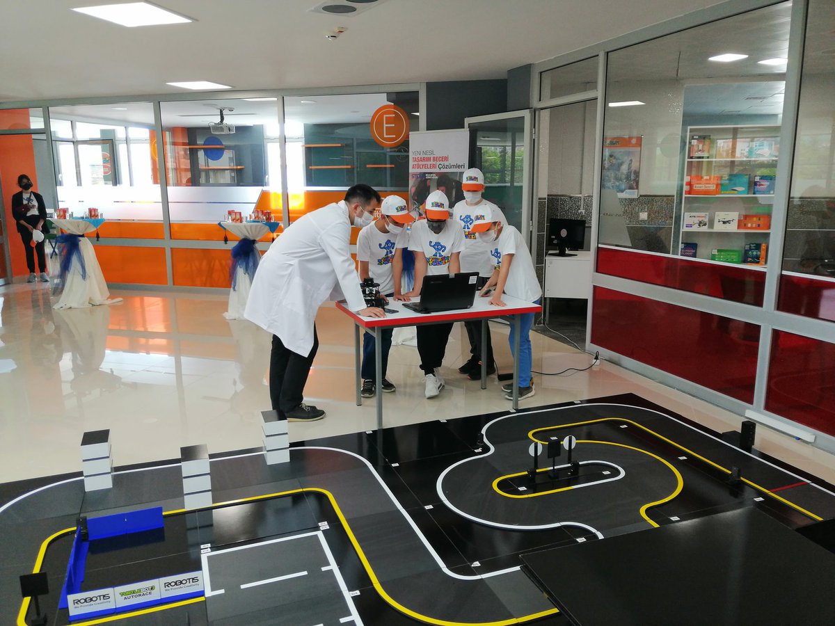 inamli's tweet image. Yeni Nesil Tasarım Beceri Atölyeleri konsepti Türkiye&apos;de ilk kez bir il milli eğitim müdürlüğü binasi içinde merkezi olarak 9 atölye ile açılıyor. Kütahya Kendin Yap Atölyeleri açılışa hazırlanıyor. #robotis #robotsepeti #gilbo  #zaferkatr33 #yenep #kendinyap #arge43