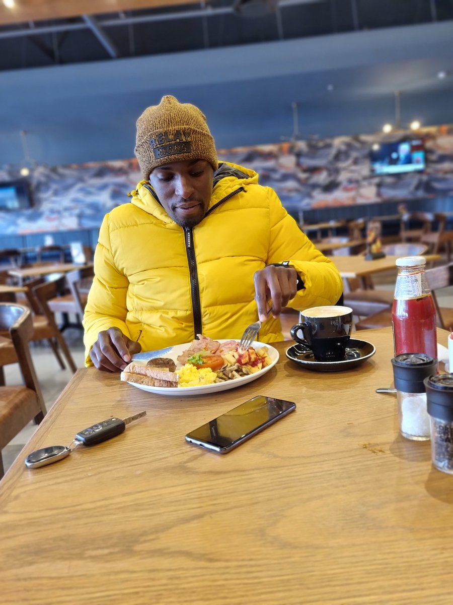 Late breakfast with the neice..❤🙂