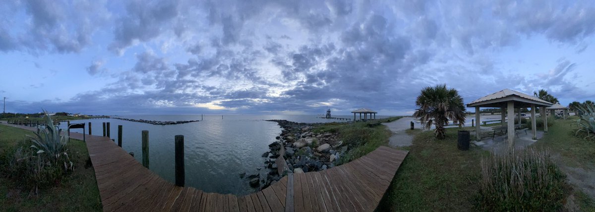Panoramic view of #dauohinisland sunrise as it begins. #sciencecamp #kidsstillsleeping #disl <a href="/StephWVTM13/">Stephanie Walker</a>