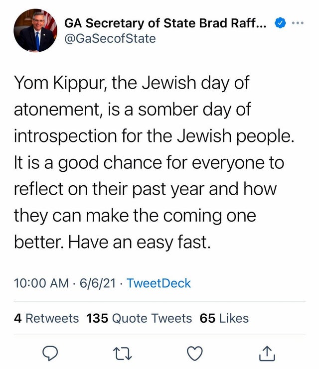 SamHulkower's tweet photo. I hate to be one of those woke folk, but I think this guy is jewsplaining me Yom Kippur 😂😂😂. We appreciate the sentiment, but can someone get him a calendar? https://t.co/CJ1UroTAi8
