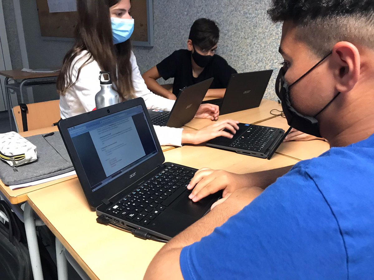 Avui el nostre equip està a <a href="/INS_Vilamajor/">Institut Vilamajor</a> per donar el tret de sortida al treball de síntesi d'aquest curs 👏

Una setmana per analitzar la #desinformació, les #FakeNews 🔎i la igualtat de #gènere ♀️ als mitjans de comunicació! 

Amb ganes de llegir els vostres articles 🗞️ 🔝