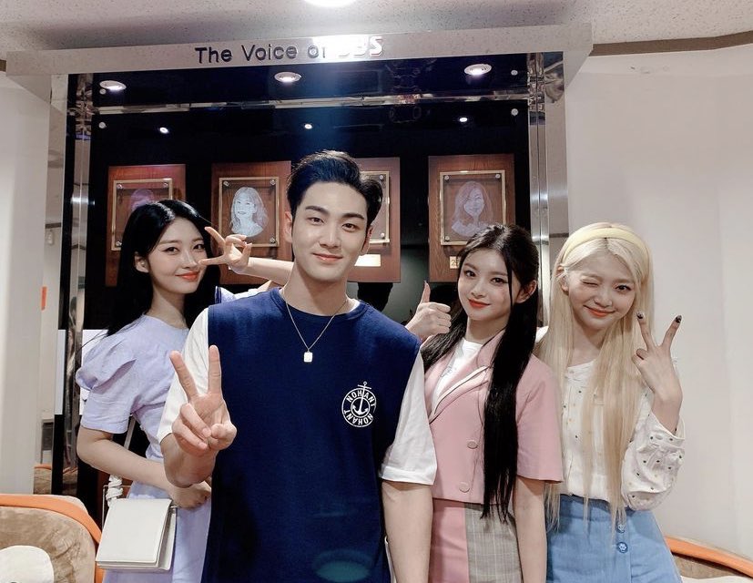 Baekhoz's tweet photo. That hit me that I've been quite long in the industry already and these magnificent lass just started it yet they seem to be all grown up now! Maybe it was fate that brought us to meet. We had a good laugh when we discussed about the role of the group, so I hope I see them again. https://t.co/MX2HqHg7ZY
