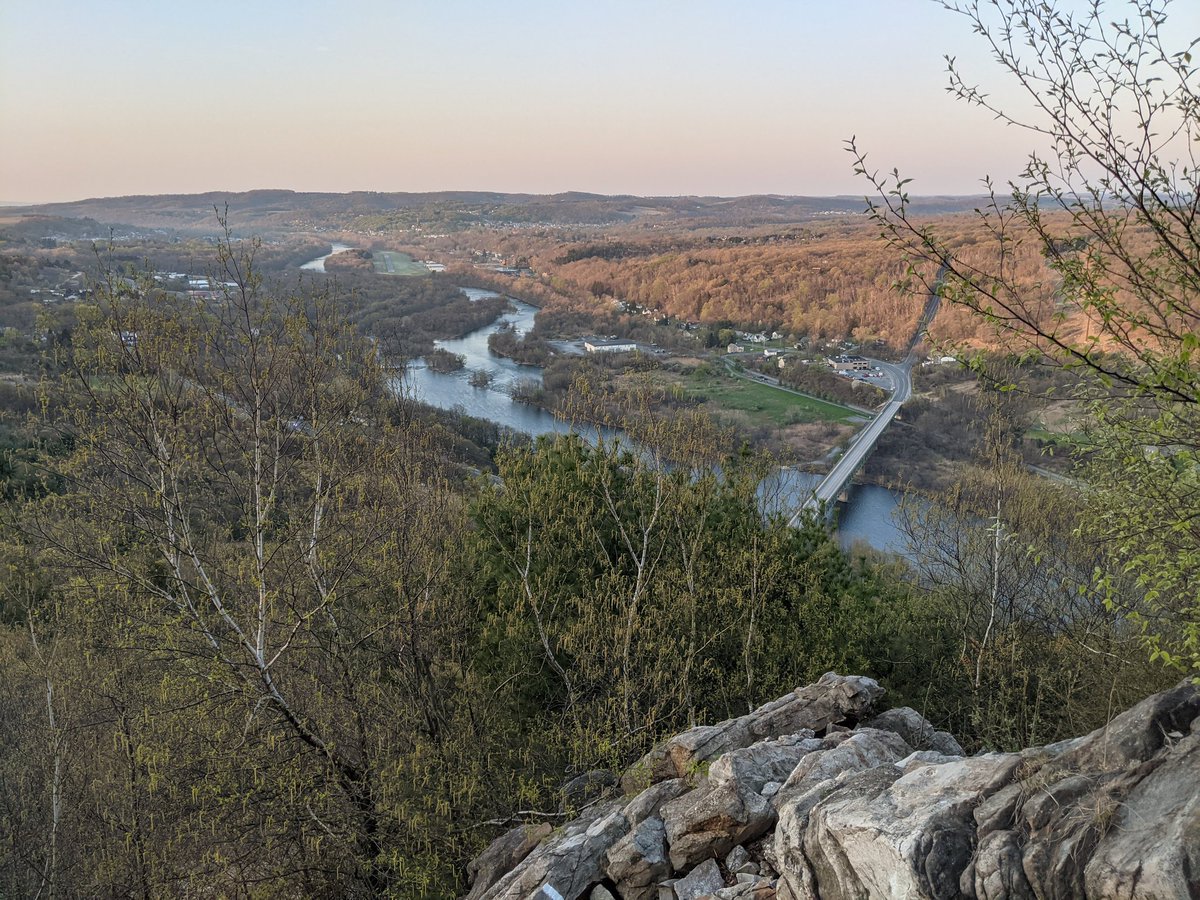 Morning on the Appalachian Trail at Lehigh Gap. Have a great day everyone! #appalachiantrail #outdoorphotography #Hike #Pennsylvania #fujifilm_xseries