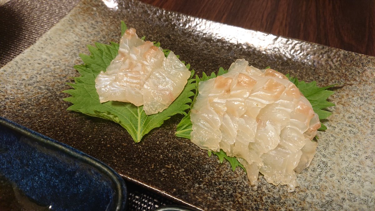 Uzivatel みやび Na Twitteru 今日はヒラメの煮付け 生姜を効かせたちょっと甘めの煮ダレが染みてて美味しい あら汁の残りは 味噌で味変 そしてなんと言っても昆布締め 水分抜けて旨味が凝縮して 身がもっちりねっとり に 日本酒をくれ 笑 みやびの飯ログ