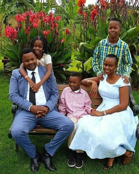 Kibumbuyo's tweet image. NABII LEMA na familia yake....Mpe RETWEET za kutosha MPAMBANAJI huyu.