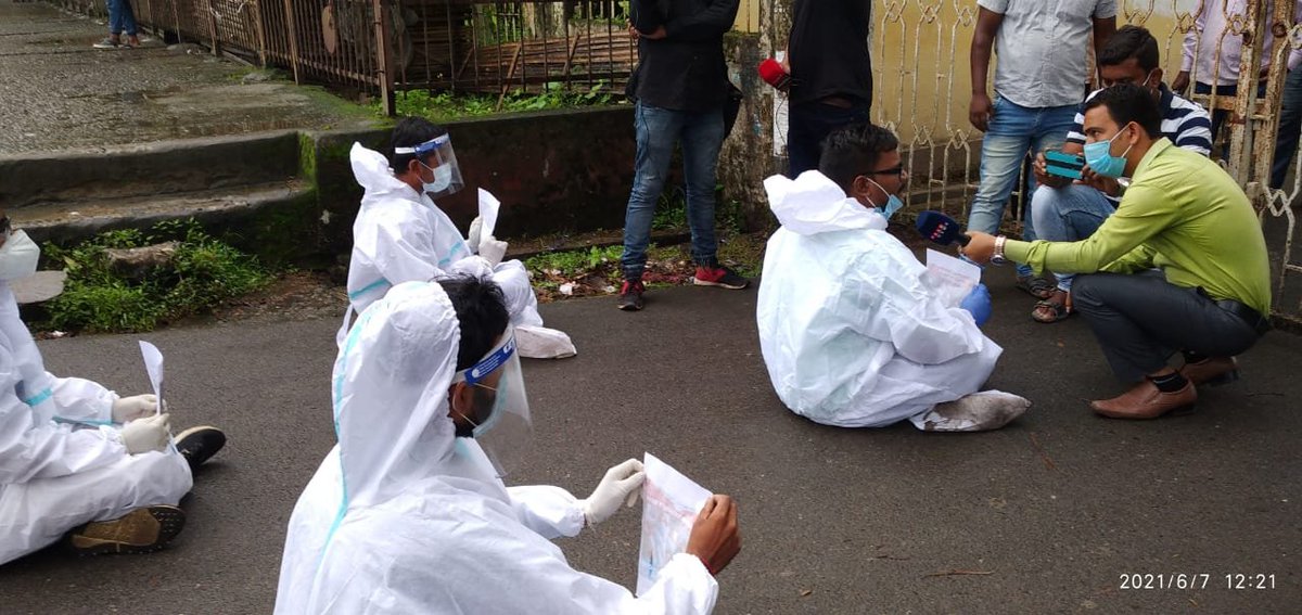 _KrishanuBaruah's tweet photo. Protested against the offline examination of SEBA/AHSEC Board amid COVID-19 wearing PPE kits outside DC Office Jorhat. We demand immediate cancellation of 10th/12th board examinations.

#CancelAssamBoardExams https://t.co/hWwIelzh4u