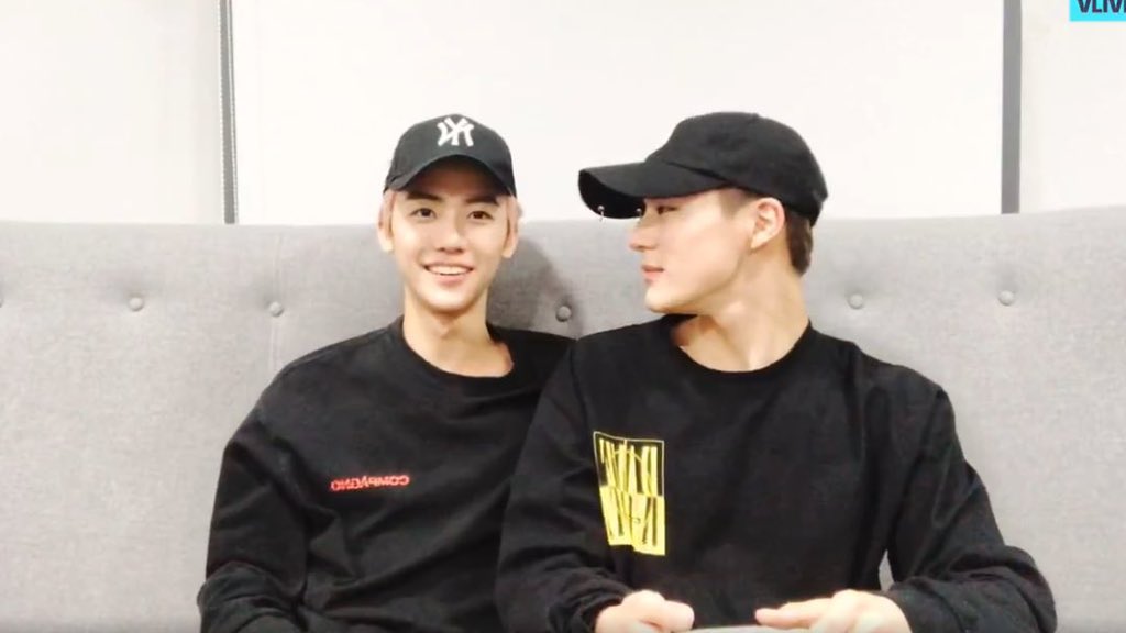 TheJay___'s tweet image. ที่กว้างแค่ไหนก็นั่งเบียด    #nomin