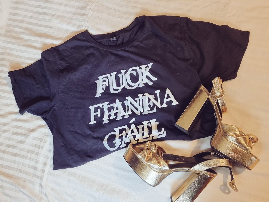 ruthlessimagery's tweet image. Getting my outfit together for the pub.