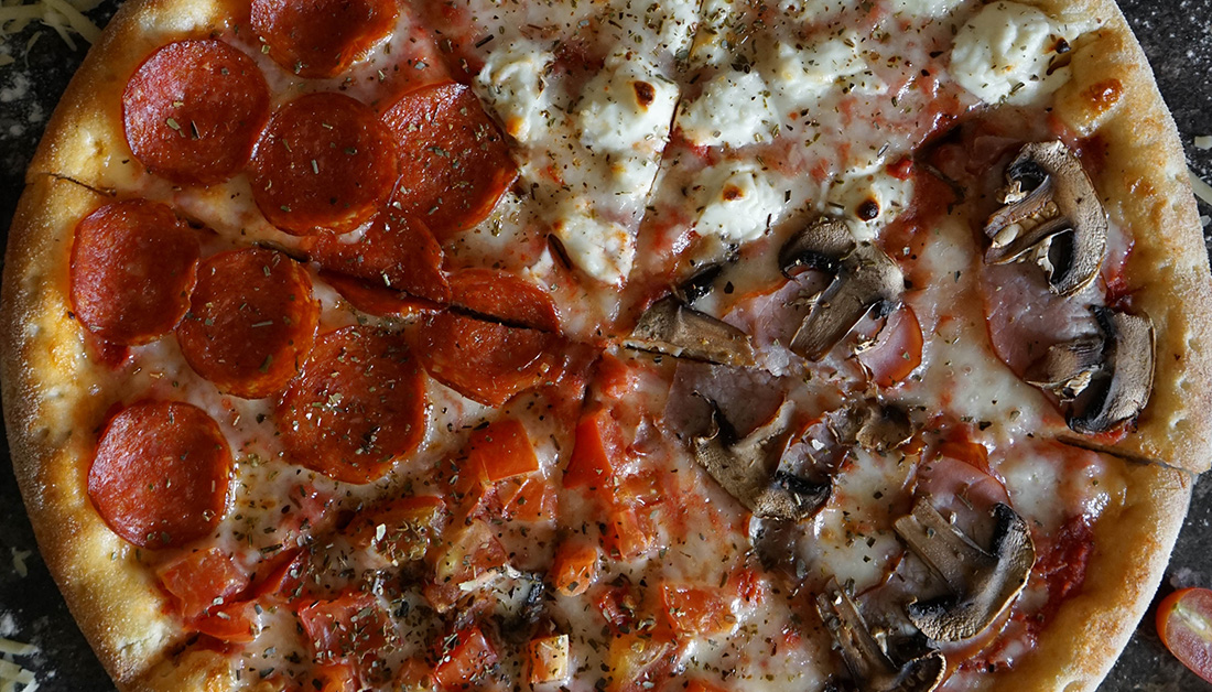 WilliamsRef's tweet photo. When you think about cooking pizza the focus tends to be on the ovens. Of course they are vital, but the space where the pizza is prepped is equally important. π
Want the perfect pizza? Get the MaxiPrep Station. π
πhttps://t.co/y0U4FAklRh
#foodprep #pizzaprep #refrigeration https://t.co/I8vyJL5l2I