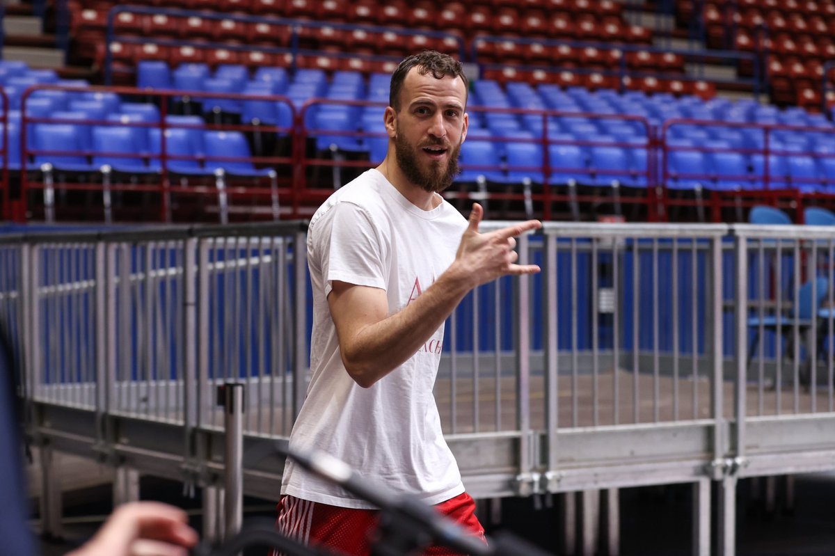OlimpiaMI1936's tweet photo. 🤟🏼 

#insieme #LBAFinals #Chacho
@SergioRodriguez https://t.co/W2qYQtj2ne