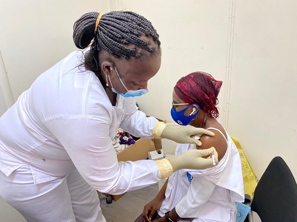 Fière d'avoir eu ma dose de #Vaccin ce matin. Plus que jamais engagée pour lutter contre la #COVID19.
#StopCOVID19 au #BurkinaFaso. Avec  #Unicef <a href="/OMS_Burkina/">OMS Burkina Faso</a> <a href="/ocharlemagne/">Pr Ouédraogo Charlemagne M.R</a> <a href="/diarraal/">Diarra Nama Alimata</a> <a href="/CrepinHilaire/">Crepin Hilaire</a> <a href="/MdMF_Burkina/">Médecins du Monde France au Burkina</a> <a href="/MdM_France/">Médecins du Monde</a> <a href="/SISSOKOFatamba3/">SISSOKO Fatamba</a> <a href="/OnidsBF/">ONIDS</a> <a href="/CovaxSF/">COVID Vaccines SF</a> <a href="/gavi/">Gavi, the Vaccine Alliance</a>