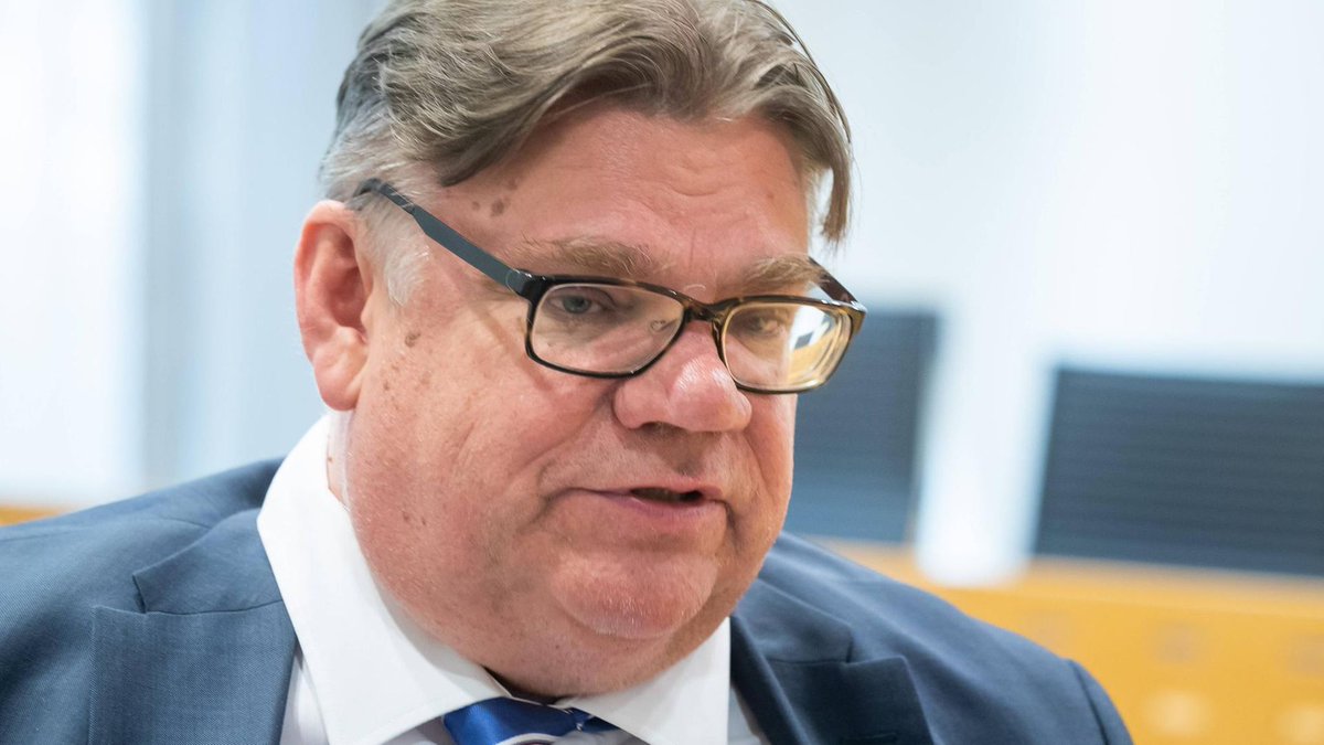 MTVUutiset's tweet photo. Timo Soini erotettiin Espoon Sinisistä, kertoo Länsiväylä
https://t.co/KbQRLdTiQe https://t.co/SFireM8wdu