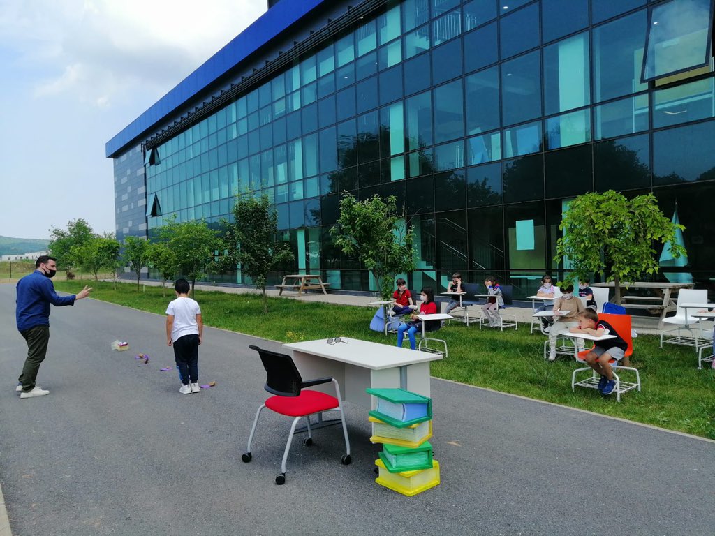 mturanoznacar's tweet photo. Doğanın Tam İçindeki Kampüs, BK Ömerli Kampüsünde Güneşli Günlerde Açık Havada Eğlenceli Etkinliklerimiz Devam Ediyor.
✅1. Sınıflar 
✅Ders İngilizce 

#outdooreducation 
#outdoorclassroom
#outdooreducation https://t.co/0X0PaYdxrK
