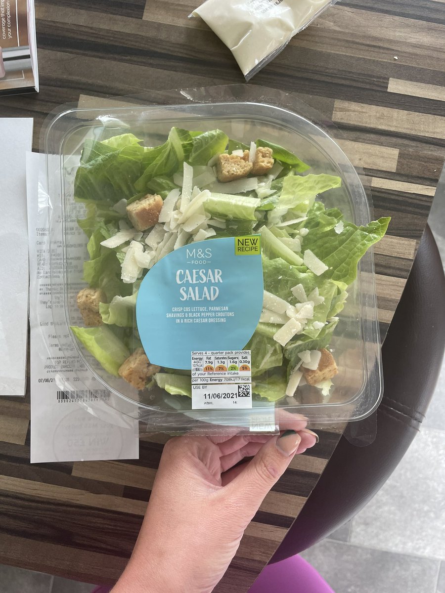 scoffs95's tweet photo. Are @marksandspencer having my life. 

Asked mum to grab me a Caesar salad, £3.50 later with no chicken this is what she came home with, what a rip off 

#wishshedidntbother #disappointed https://t.co/XJJfZaaIh0