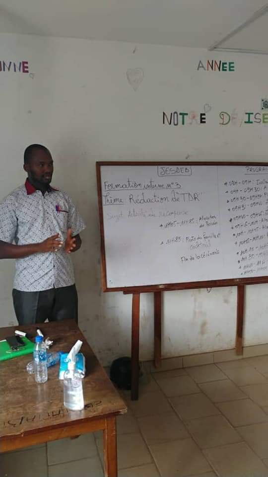 soro_sky's tweet photo. Le Bureau Exécutif de la JESDEB BOUAKÉ formé samedi dernier sur la Rédaction des Termes de Références (TDR) d'un projet. #CIV225 #cotedivoire https://t.co/sSgBw0Gk22