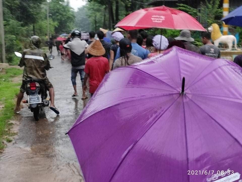 Myanmar_Now_Eng's tweet photo. Rainy season is well and truly underway in Myanmar but this morning (Jun 7), people in Thayet Chaung, Tanintharyi, braved the weather to protest the military regime. 

Photos: CJ

#WhatsHappeningInMyanmar https://t.co/xSXlrY69XZ