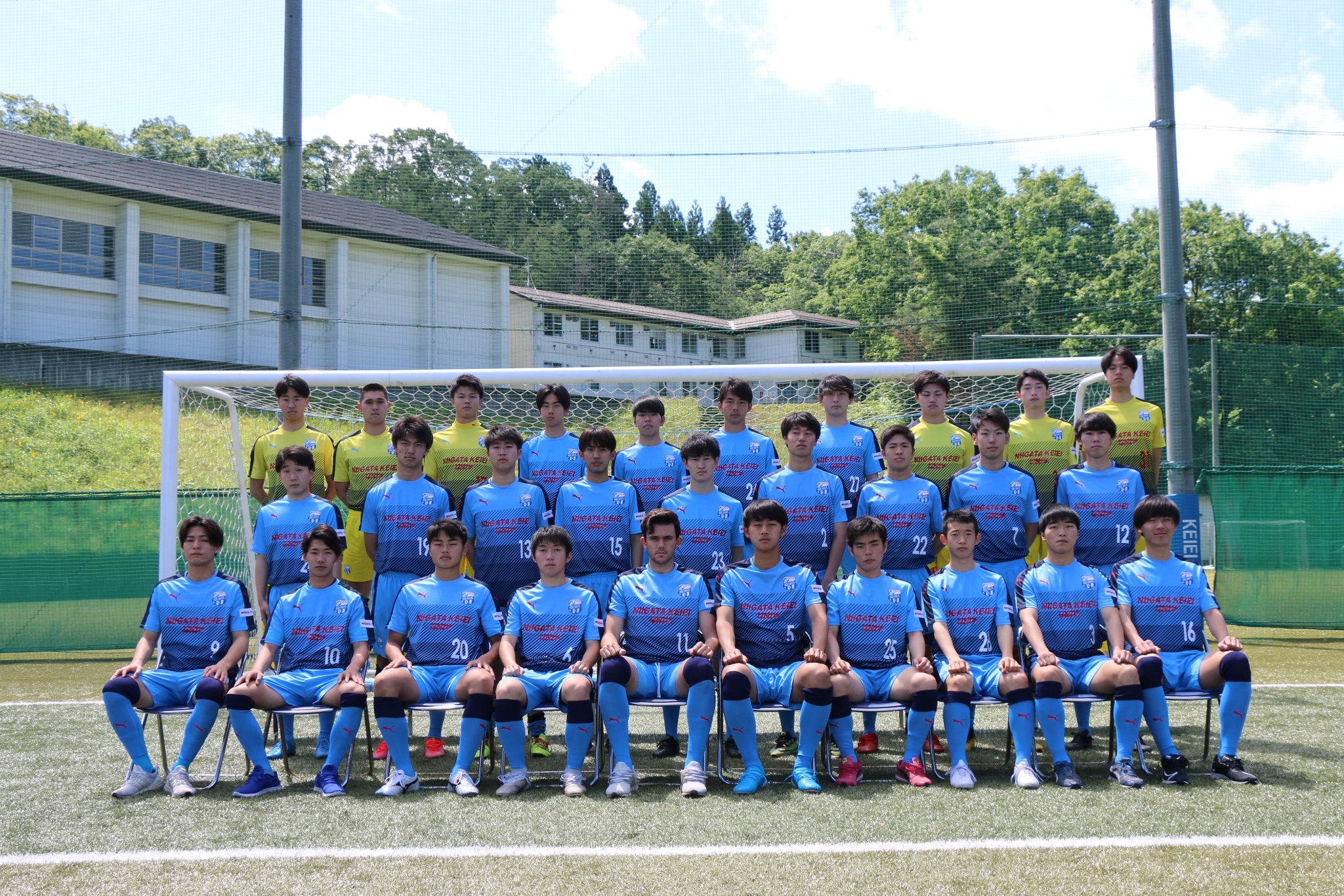 新潟経営大学サッカー部 21年 選手紹介 久和大真1年 176cm72kg Gk 出身チーム 聖望学園高校 将来の夢 警察官 好きなサッカー選手 エデルソンモライス 尊敬する人 オカダ カズチカ 座右の銘 新たな1歩を踏み出す勇気 注目して