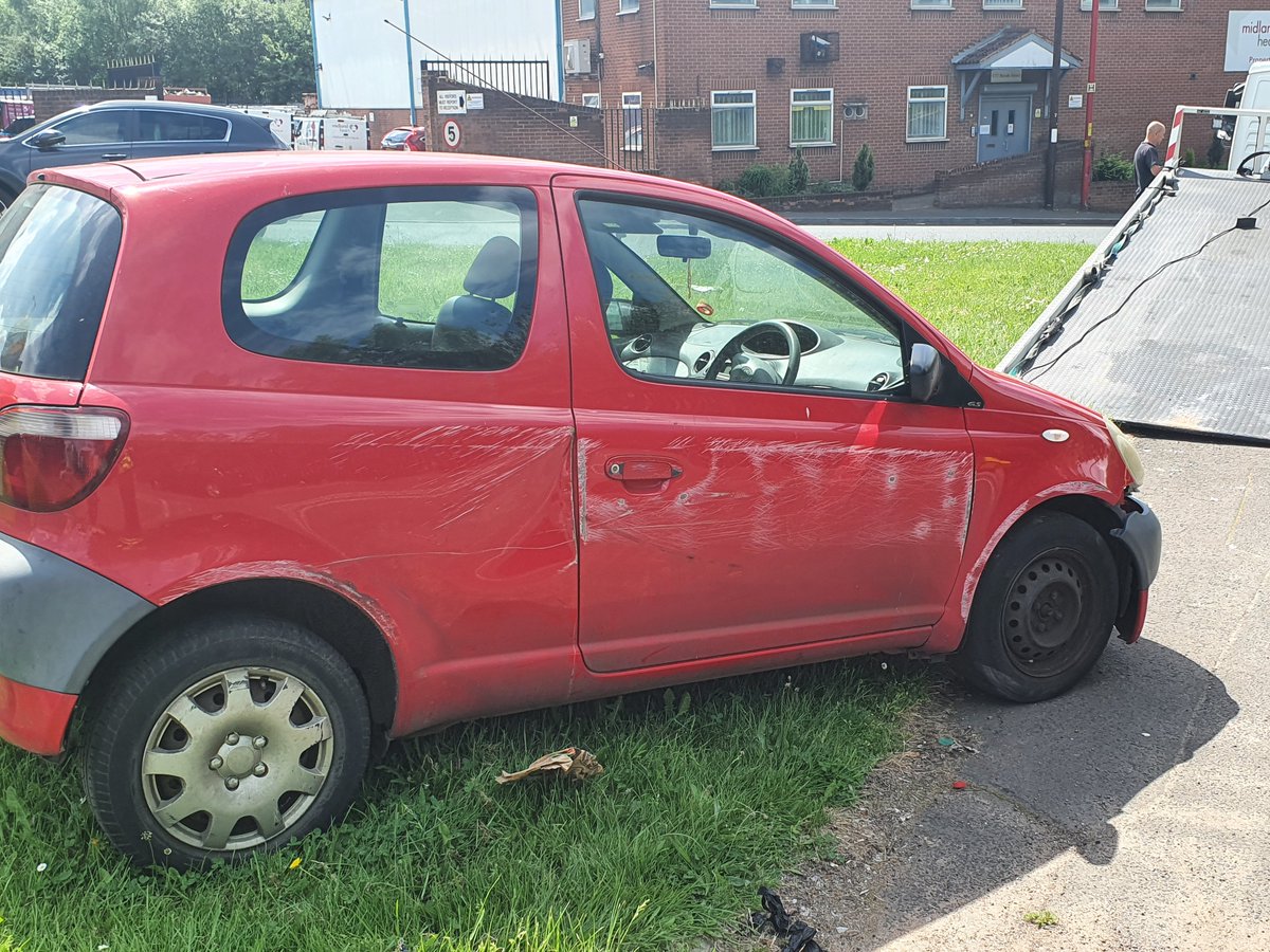 SohoRoadWMP's tweet photo. #mrwiseguy thought it was wise to dump their car on green verge with no tax, @DVLAgovuk @birmingham_live @Trafficwmp @DaveThompsonCC @SuptGMorris https://t.co/44JWSpA9YW