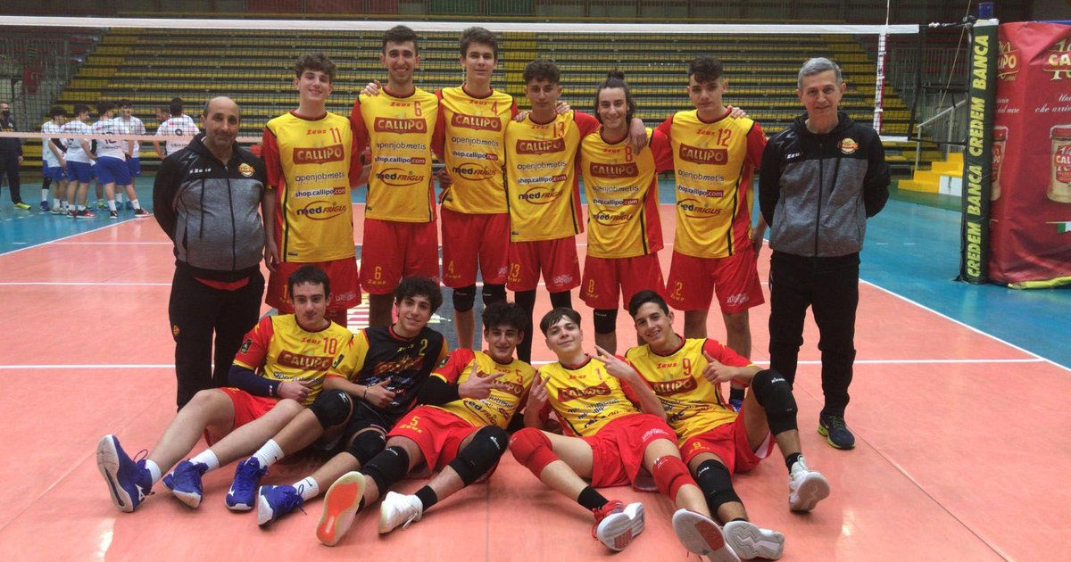 TonnoCallipoVol's tweet photo. ๐ CAMPIONATI GIOVANILI
La #TonnoCallipo in finale regionale con l'#Under17M: oggi dalle ore 16.00 sul campo neutro di Pizzo in un triangolare affronterร Taurianova e Cosenza per giocarsi lโaccesso alle fasi nazionali.
Continua qui โก https://t.co/lwXBuGkPIX
#FipavCalabria https://t.co/ky2vZOa0wS