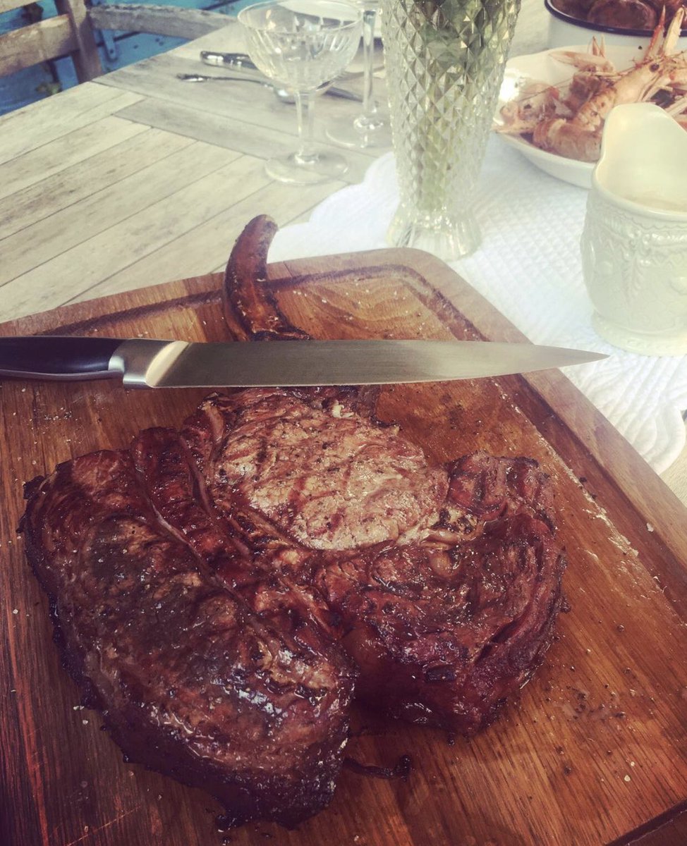 lynnedavies76's tweet photo. @MrNickKnowles @billyrm84 Only the best BBQ ever , there’s not that many BBQ’s that you can bake bread and cakes in ( best of both worlds ) plus the husband loves it that much I get my dinner made for me every time 🤩 winner , winner BBQ dinner https://t.co/1vopNsxcvx