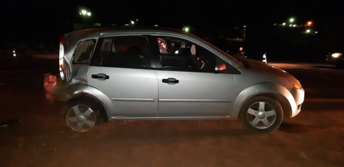 imirante's tweet photo. Carro é atingido por outro e arremessado contra homem na BR-226, em Timon https://t.co/gO1YF7cNKS #acidente #BR226 #Timon #vítima (Foto: Divulgação / PRF) https://t.co/2zi8nU0W4t
