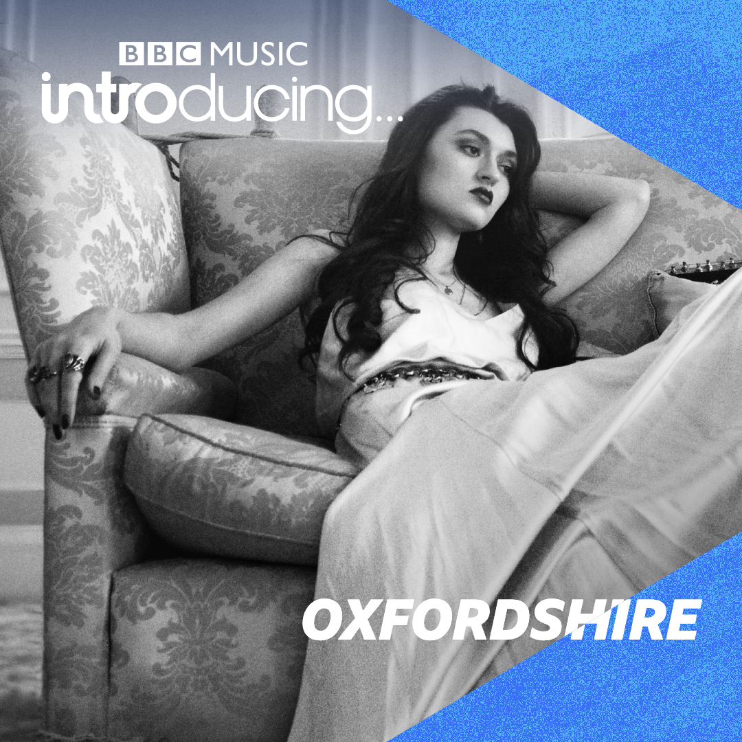BBC Music Introducing in Oxfordshire (@bbcintrooxford) on Twitter photo On Saturday night from 8: <a href="/opheliaraymusic/">Ophelia Ray</a> tells us about her new single 'Medicine Man', there's a first play from <a href="/WavesRushIn/">Waves Rush In</a> & the latest new music from #Oxfordshire.💥
▶ Listen live on <a href="/BBCOxford/">BBC Oxfordshire</a>, <a href="/BBCSounds/">BBC Sounds</a> (bbc.co.uk/programmes/p09…) or subscribe to the #podcast 😃 On Saturday night from 8: <a href="/opheliaraymusic/">Ophelia Ray</a> tells us about her new single 'Medicine Man', there's a first play from <a href="/WavesRushIn/">Waves Rush In</a> & the latest new music from #Oxfordshire.💥
▶ Listen live on <a href="/BBCOxford/">BBC Oxfordshire</a>, <a href="/BBCSounds/">BBC Sounds</a> (bbc.co.uk/programmes/p09…) or subscribe to the #podcast 😃
